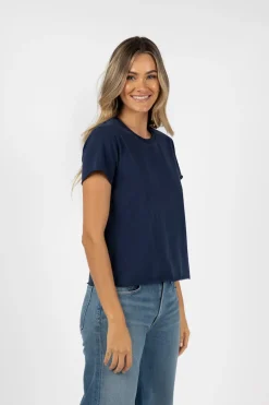 Basics | T-shirts><noscript><img width=