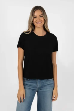 Basics | T-shirts><noscript><img width=