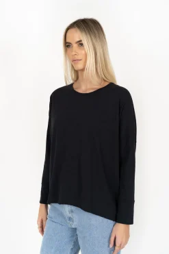 Basics | T-shirts><noscript><img width=