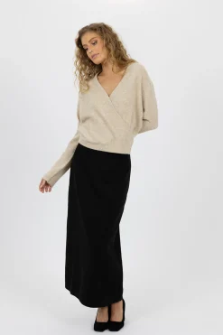 Skirts><noscript><img width=