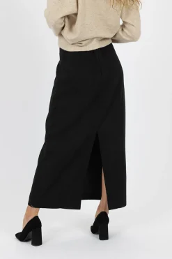 Skirts><noscript><img width=