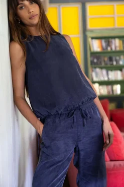 Pants><noscript><img width=