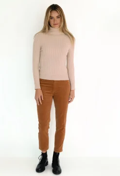 Pants><noscript><img width=