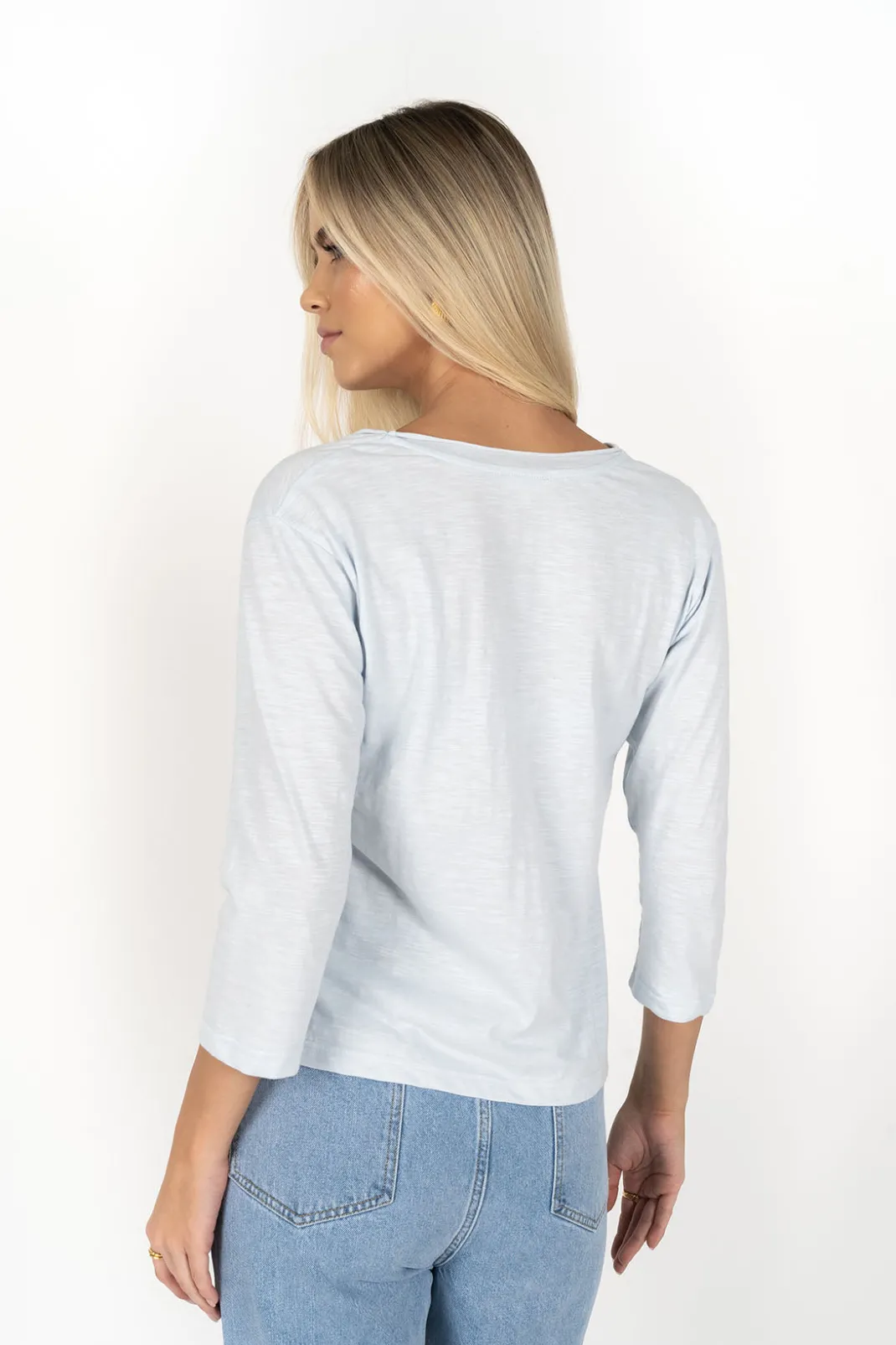 Basics | T-shirts>Humidity Lifestyle STELLA V-NECK AW25