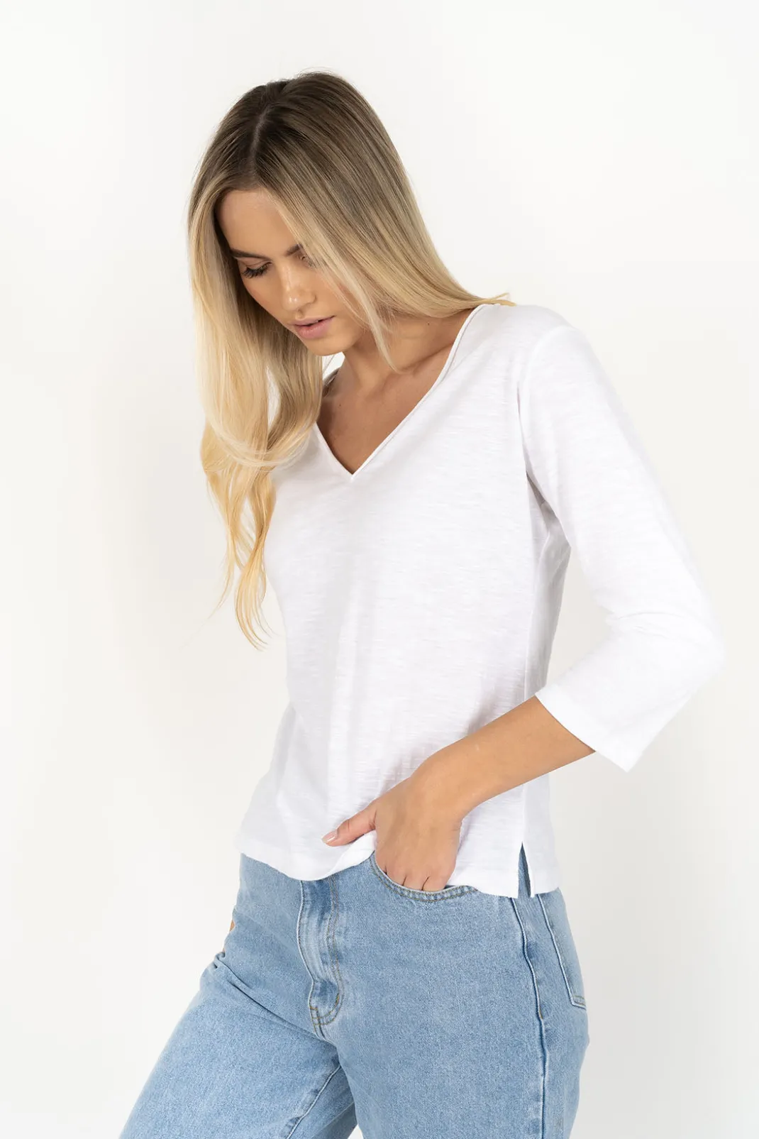 Basics | T-shirts>Humidity Lifestyle STELLA V-NECK AW25