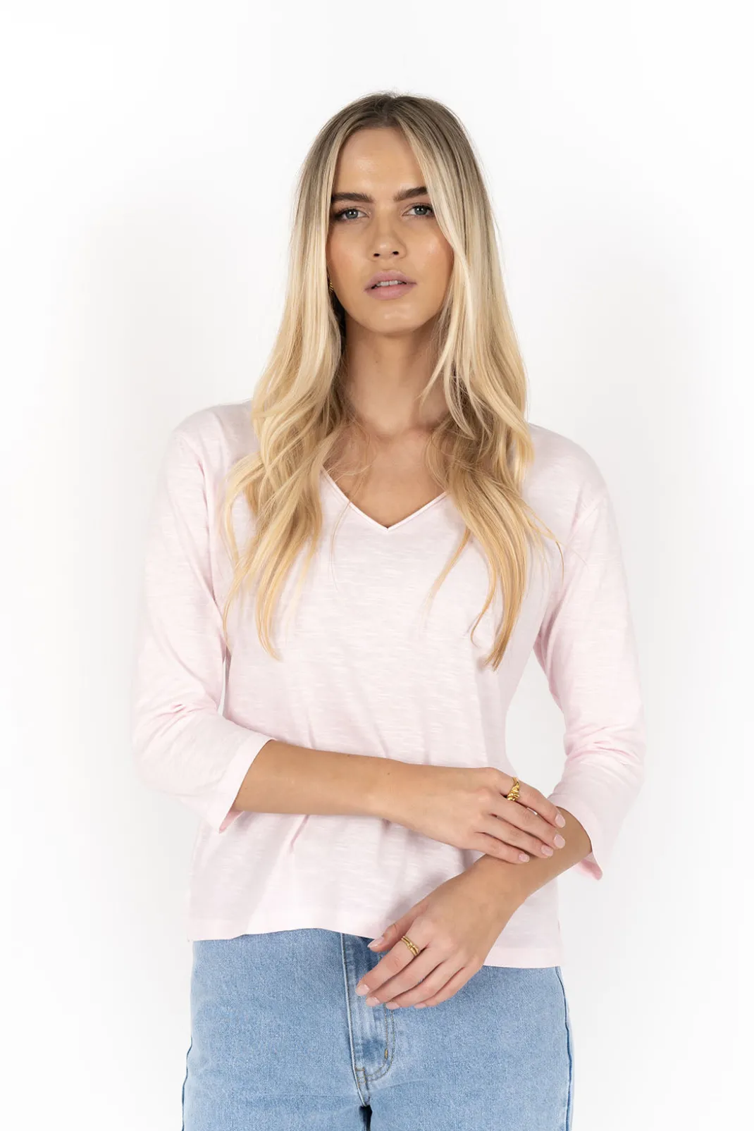 Basics | T-shirts>Humidity Lifestyle STELLA V-NECK AW25